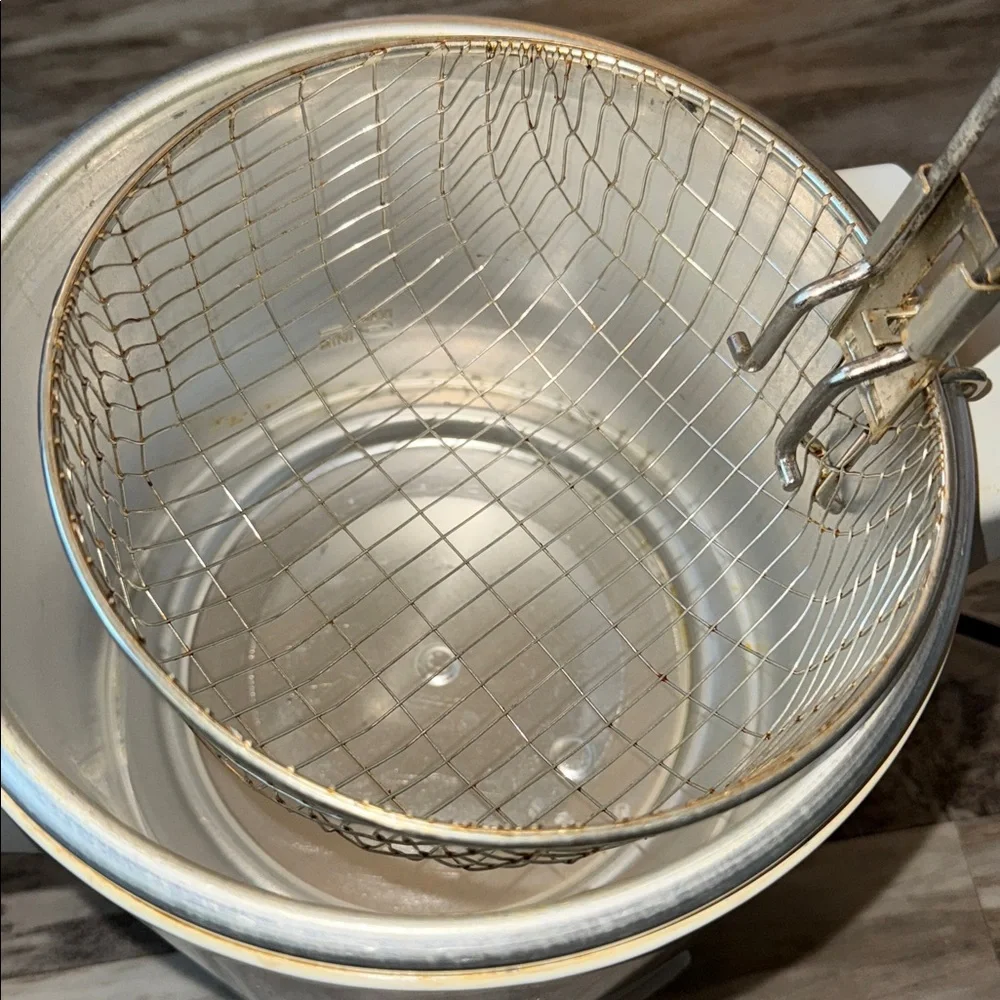 Tefal T-Fal Compact Safety Deep Fryer White 1 qt oil safety safety filter lid